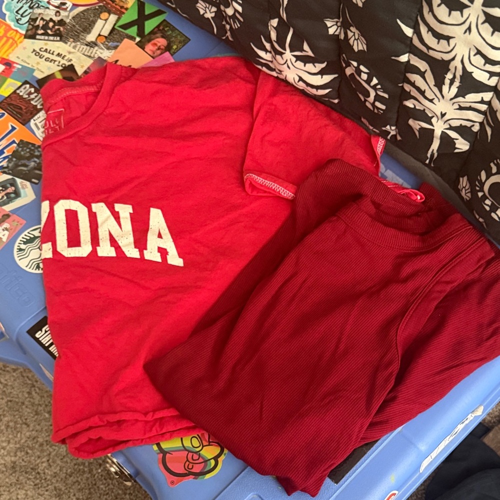 Red AZ cropped tee and maroon tank top!